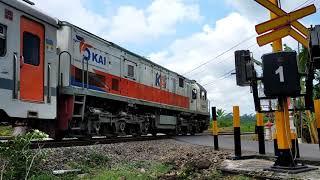 Railroad Crossing Indonesia  Java Railfanning