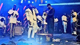 TUNDE STAINLESS SCATTERS THE STAGE AS HE PERFORMS AT HIS CONCERT THIS IS MINDBLOWING.