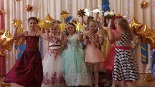 Танец девочек Зажигаем звезды в детском саду