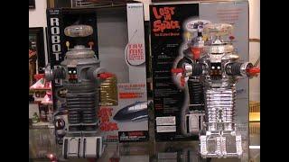 Lets play with the Trendmaster 1997 Lost in Space B9 robot . Exclusive chrome verion also.