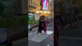 Tango por la calle corrientes en las noches de Buenos Aires #argentina #buenosaires #tango