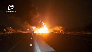 Truk Tangki BBM Terbakar Hebat di Jalan Tol Ngawi-Solo