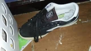 Sneakers stuck in glue22