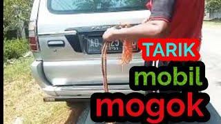 menarik mobil mogok pakai tali