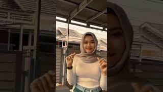 Bergetar digoyang cewek cantik