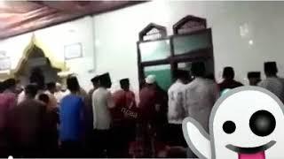 Sholat sambil joget