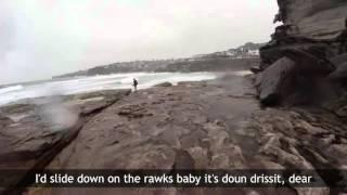 Hilarious reaction from boyfriend when lightning Bolt hits in Sydney - With Subtitles