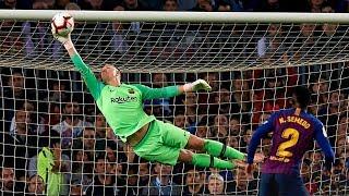 Top 10 Heroic Goalkeeper Performances In Football HD