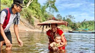 PROSESI Adat DAYAK Ot DANUM TURUN MANDI KE SUNGAI Pertama Kalinya - Veronika Heni