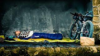 BIKEPACKING solo durmiendo en LUGARES EXTRAÑOS  CICLOTURISMO Valencia-Vía Verde