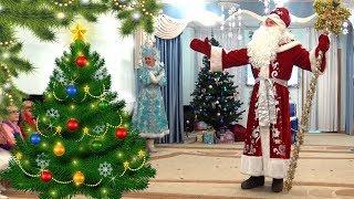 Новогодний Утренник в Детском саду  Танцует Дед Мороз и слушает песенки про Новый Год