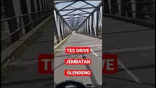 Coba melintasi jembatan glendeng