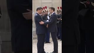 Francess Macron Welcomes Chinas Xi to Paris