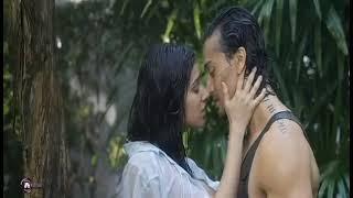 Tiger Shroff Kissing Shraddha kapoor