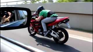 Honda CBR 600 RR vs BMW 740i 1080p