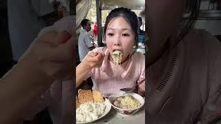 ORANG KOREA SUKA MAKAN BAKSO DGN NASI DAN TEMPE TOP MANTAP #makananindonesia