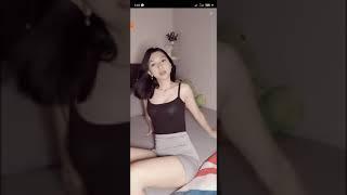 Gadis cantik pamer body hot bokeh  bigo live hot