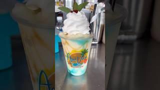 ¿Qué es más irresistible?  ¿Que tu piña colada  te atrape o que tú te pierdas en su sabor?