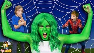 She Hulk Jazzy Smash VS Spider-Man Superhero Showdown