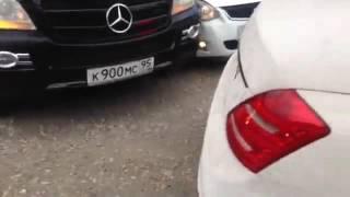 На свадьбе в Чечне как разбивают авто за 2 место