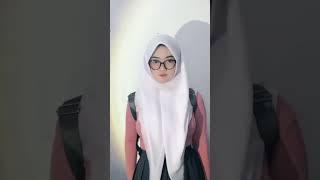 cantik alami jilbab kacamata bikin candu