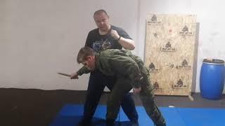 Прикладной рукопашный бой защита от удара ножом снизу