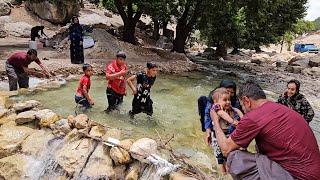 ‍️Entertainment for village children.Perens family went to the river to swim on a hot summer day