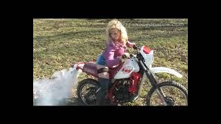 dirt bike revving #dirtbike #youtube #kickstarter #viral #shorts #fyp