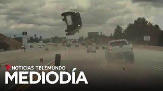 Auto termina volcado sobre carretera de Los Ángeles  Noticias Telemundo