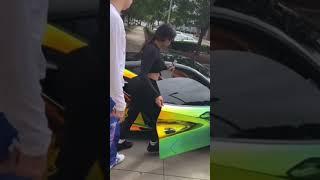 Lamelo Ball and his girlfriend doing some grocery shopping