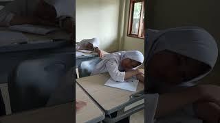 istirahat di kelas