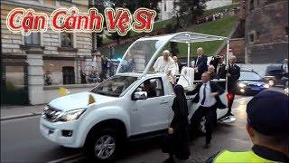 Cận Cảnh Vệ Sĩ Lao Ra Bảo Vệ Đức Giáo Hoàng Phanxicô I Pope Francis
