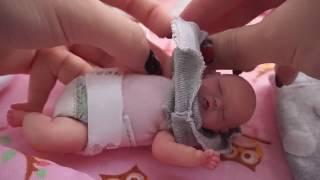 Пеленание малышки мини реборн Emsley Видео из архива 