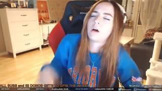  Twitch Girl came on camera 