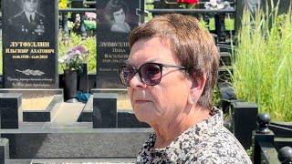 Семья и друзья Жанны Фриске дают интервью на могиле певицы в день памяти  15.06.2024 г. ЭКСКЛЮЗИВ