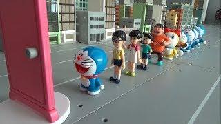 Doraemon 10 Friends Friends go past the door toys play video for kids