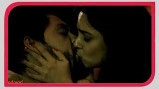 Saayoni Ghosh hot & s.x.y smooching scene *