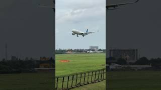 Garuda Indonesia Pesawat Airbus A330-300 Landing di Bandara Soekarno-Hatta Jakarta