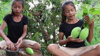 Survival skills Find & meet natural mango for food - Green mango eating delicious #21