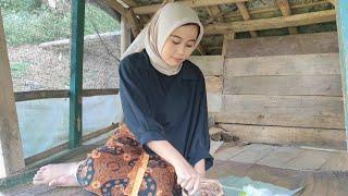 Neng Ica Gadis Desa Cantik Membuat Rujak Buah Mangga Di Saung Pinggir Sawah