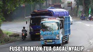 Fuso Tronton Tua Gagal Nyalip Ditanjakan