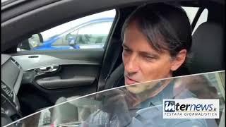 Inzaghi arriva sorridente in sede