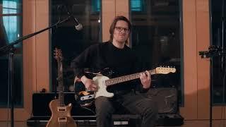 Steven Wilson Demonstrates Harridan On Guitar