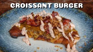 SMASHED CROISSANT BURGER mit KÄSE BACON und RÖSTZWIEBELN - deutsches BBQ-Video - 0815BBQ