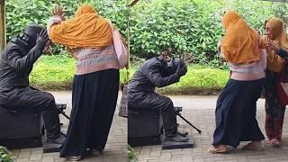 Sepertinya mereka adalah pasangan yang serasi.. prank patung hidup..