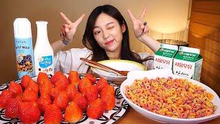 대왕딸기 생크림뿌려서 왕창먹방후르츠링시리얼 연유까지 Mukbang Eating Show