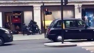 Scooter gang robs London jewellers