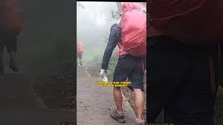 ANEH  NAIK GUNUNG BERJALAN MUNDUR  #shorts #short #ytshorts