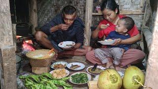 Pemadam Kelaparan Beraksi Di Rumah Pasangan Muda Mudi Yang Tinggal Di Tengah Hutan Saat Hujan Turun