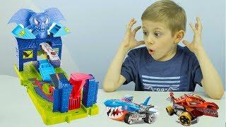 Машинки Хот Вилс АТАКА ЛЕТУЧЕЙ МЫШИ  Hot Wheels City Bat Manor Attack and Street Beasts